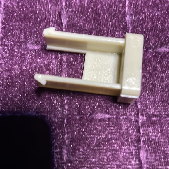 Metal and plastic end pieces not sure what this is for make an offer - Picture 7 of 7